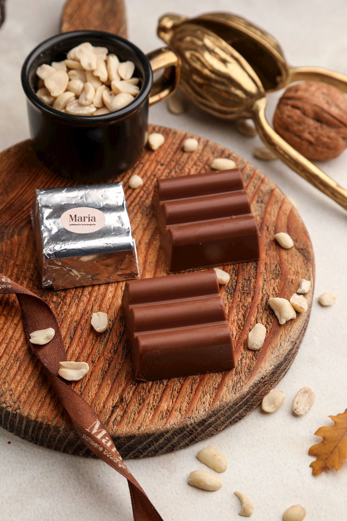 Конфета с арахисом и мягкой карамелью