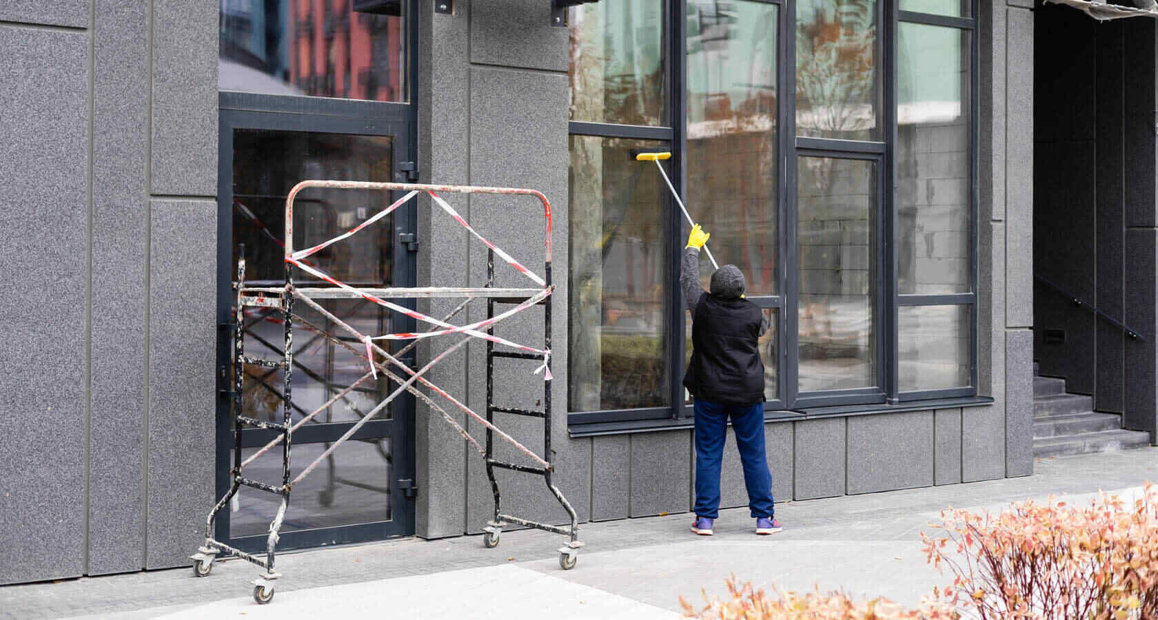 Мойка окон снаружи в Москве цена - CleaningMoscow