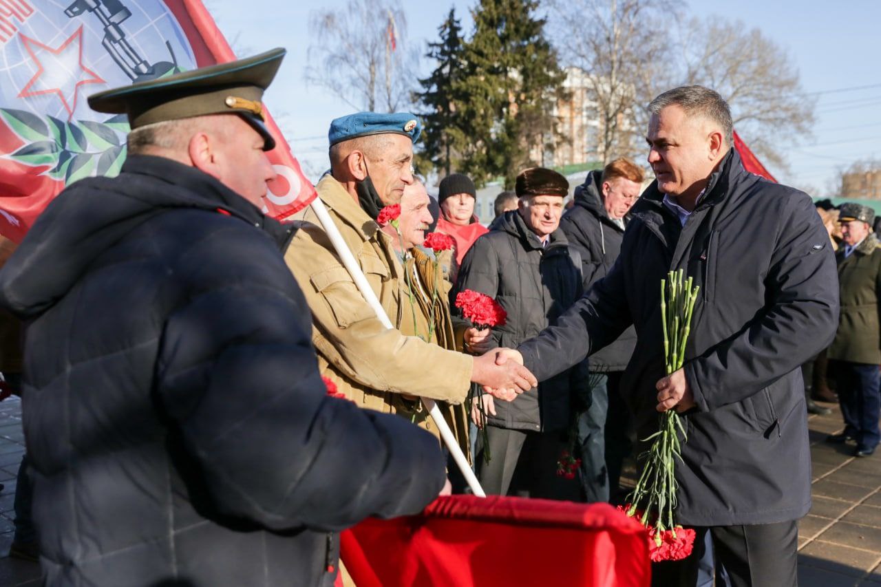 Память воинов-интернационалистов почтили в Солнечногоpске торжественным  митингом - Издательский дом «Сорок один»