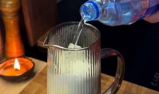 Приготовление бразильского лимонада с лаймом, сгущёнкой и газированной водой: шаг 5