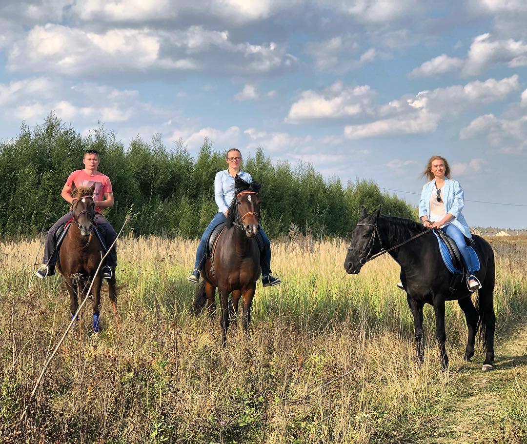 Групповая конная прогулка