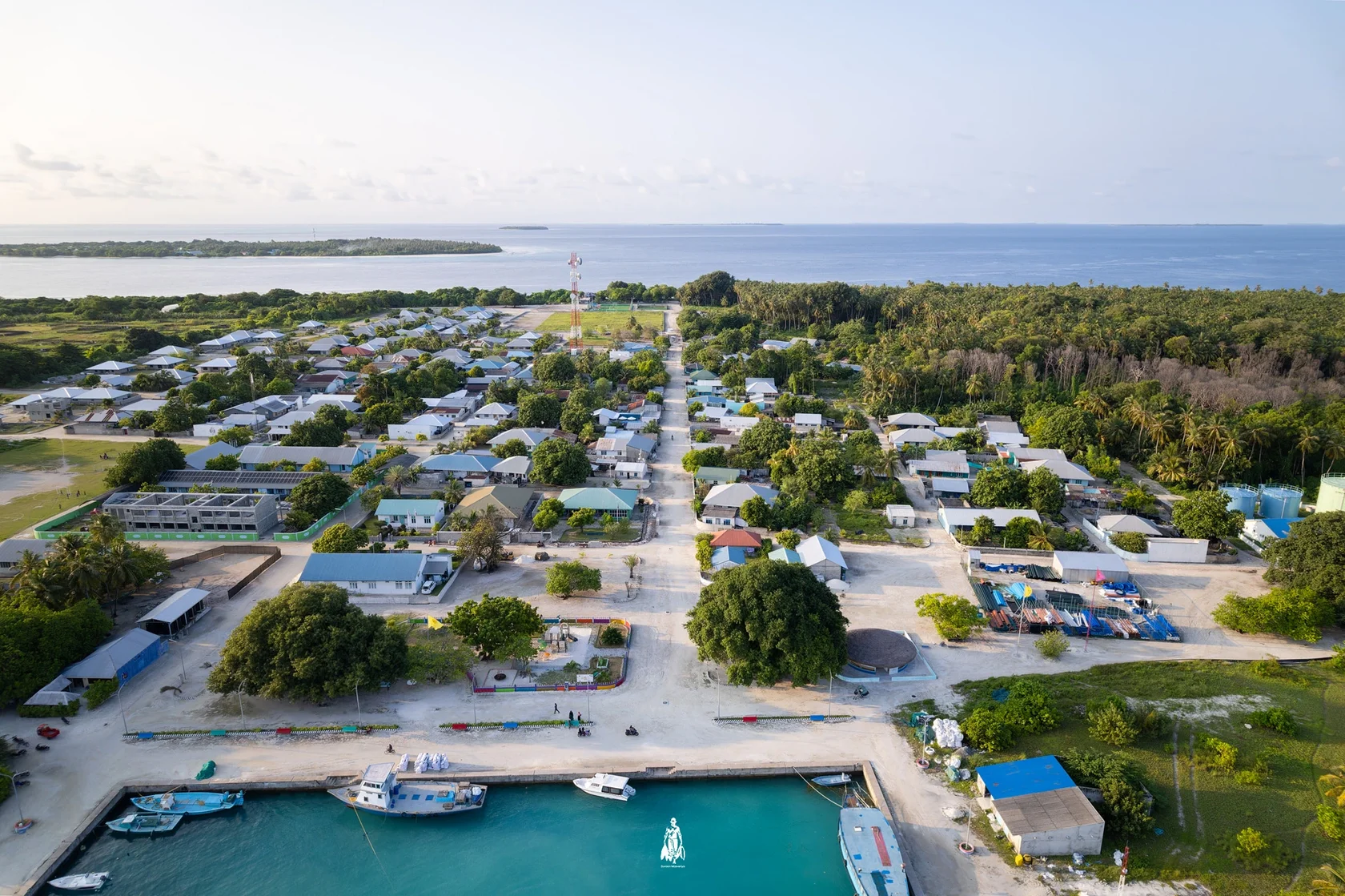 Noomaraa — вид на остров и риф, аэросъёмка