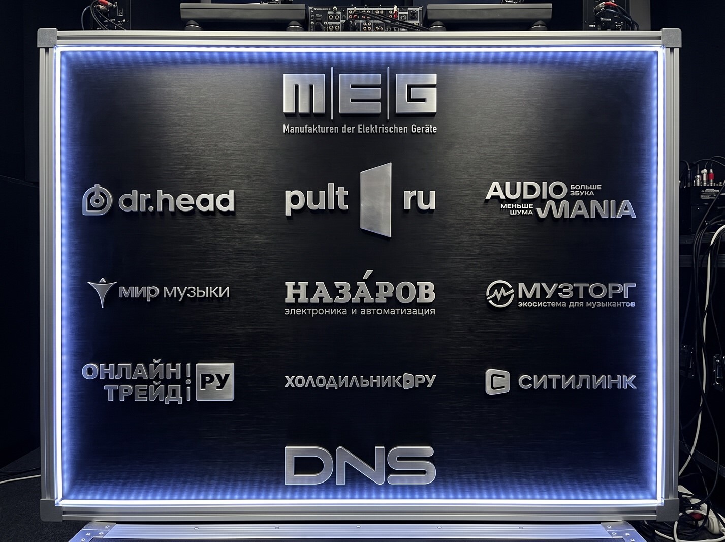 Беспроводные наушники MEG в официальном магазине и у партнёров