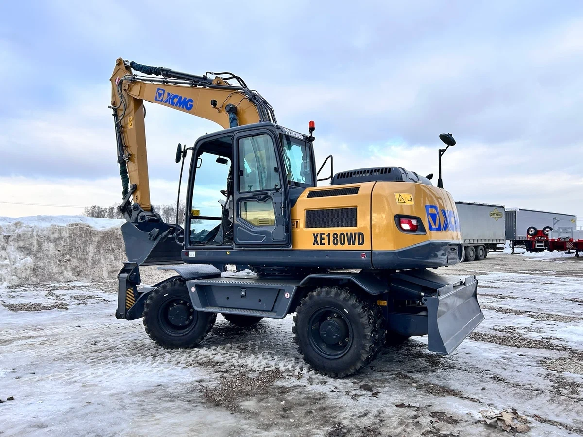 Колёсный экскаватор XCMG 180