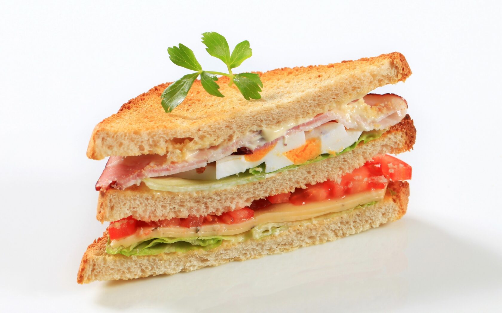 фото сэндвича с ветчиной и сыром