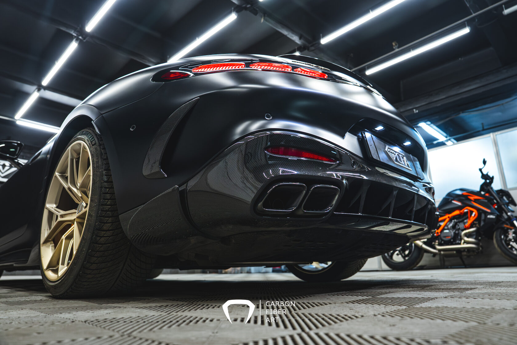 Mercedes-AMG GT 63 — Black matte / Classic carbon
