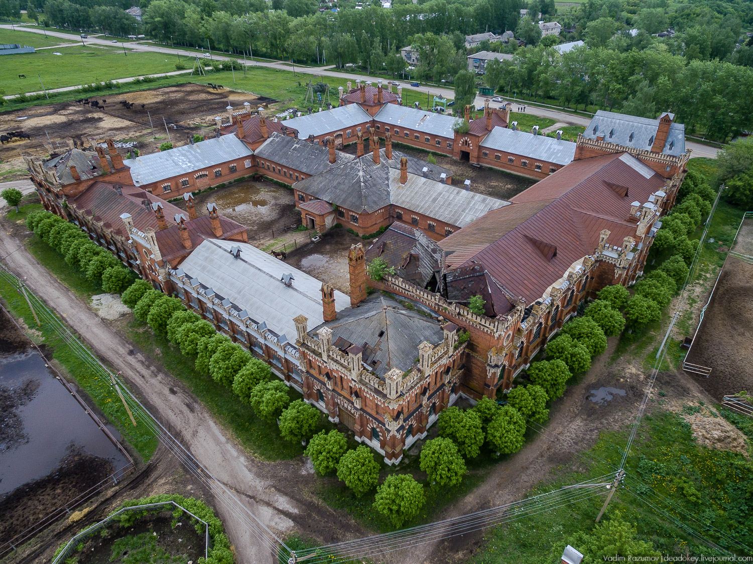 Адрес поселение. Старожиловский конный завод Рязань. Усадьба-конезавод Старожилово. Старожилово конный завод. Усадьба фон Дервиза в Старожилово.