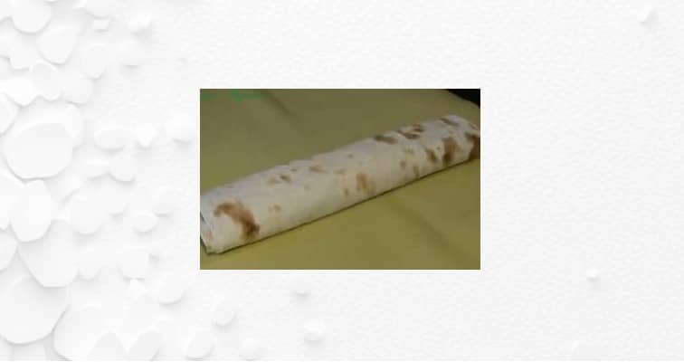 Приготовление рулетов из лаваша с творожной начинкой и зеленью в духовке: шаг 7