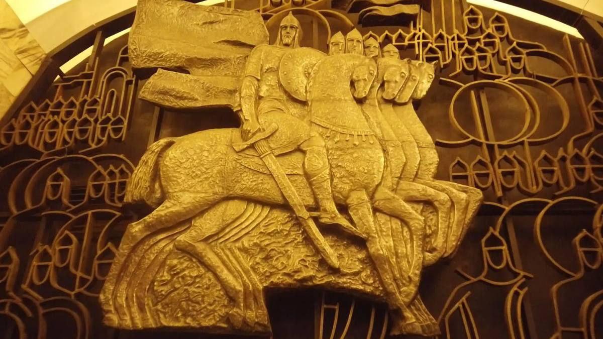 Станция метро «Площадь Александра Невского»