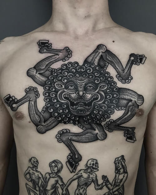 15 крутых мужских татуировок на грудные мышцы: идеи для тату и фото