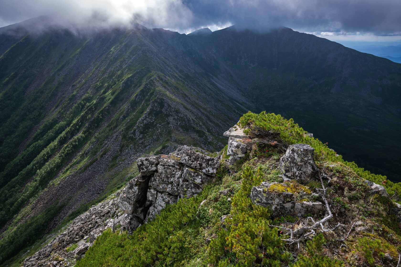 Скалы в крепостной