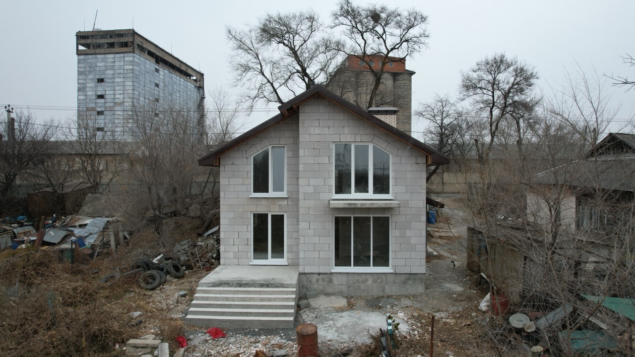 Двухэтажный дом мансардного типа 128 кв.м. жилой площади, г.Уссурийск