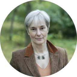 Алёна Синкевич в парке 