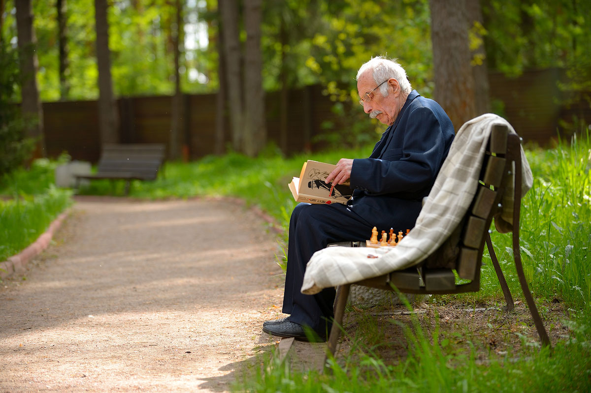 пристарелый или престарелый. дом пристарелых или престарелых. пристарелый или престарелый человек. доктор забота. пристарелый или престарелый.