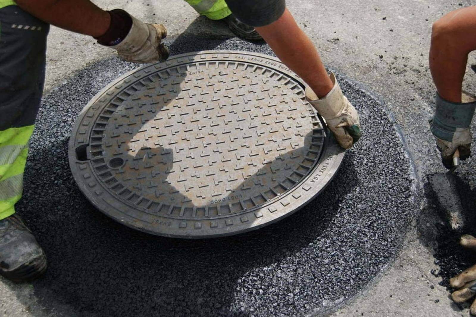 Установка дорожного люка