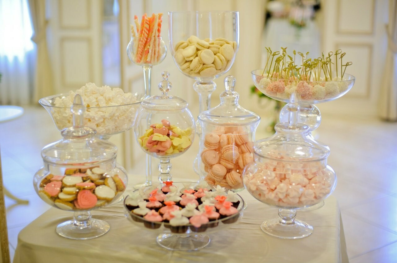 Комплект для сладкого стола «своими руками» — 58 десертов и декор, цвет розовый