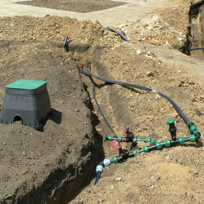 Копка траншей по газону | Работы по автополиву 