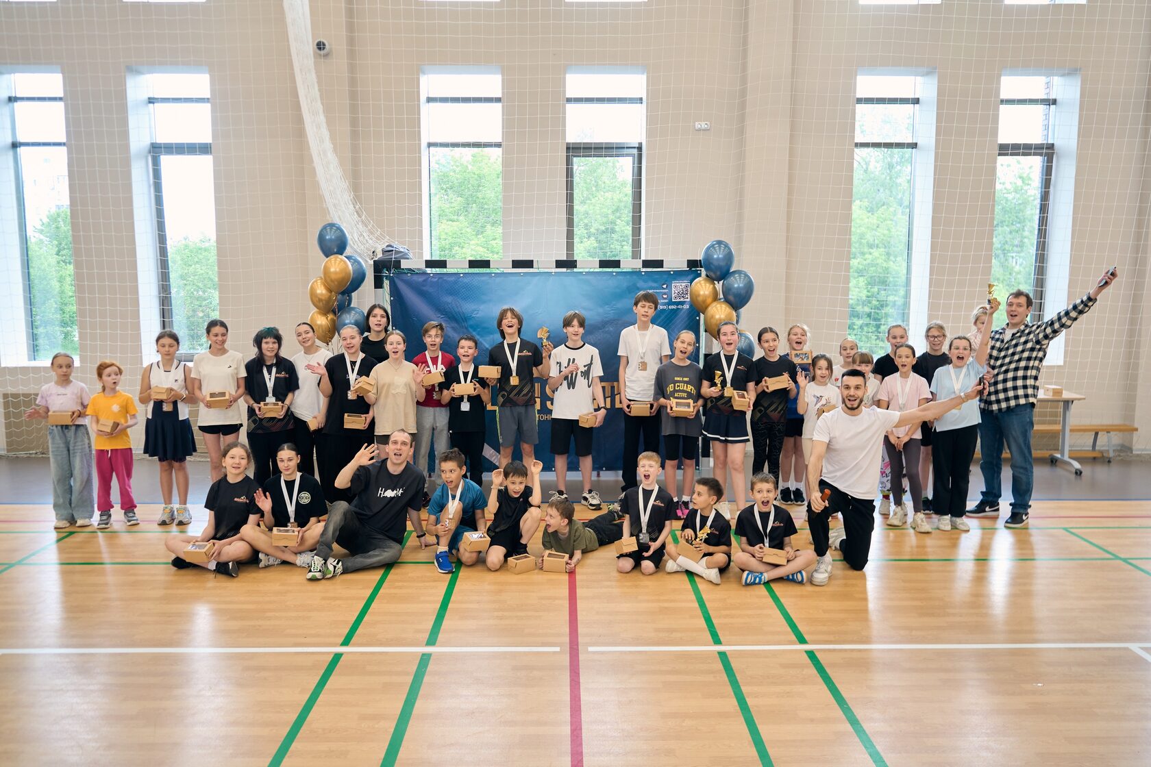 Награждение по итогам проведения детского турнира Golden Shuttle на бадминтонном корте