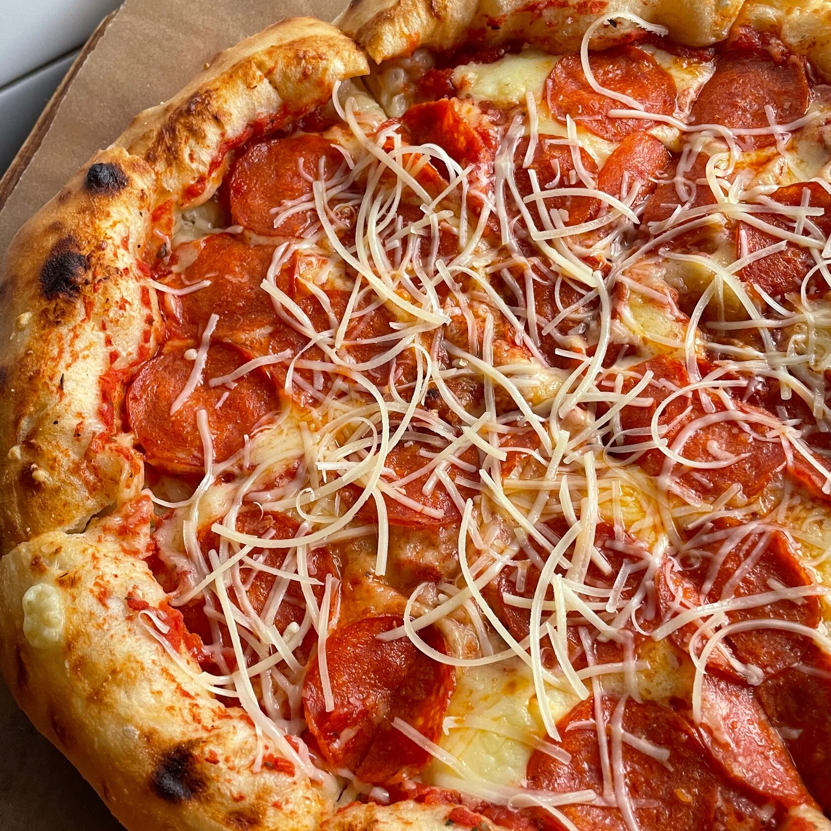 пицца с колбасой и сыром и помидорами рецепт с готовым тестом в духовке фото 97