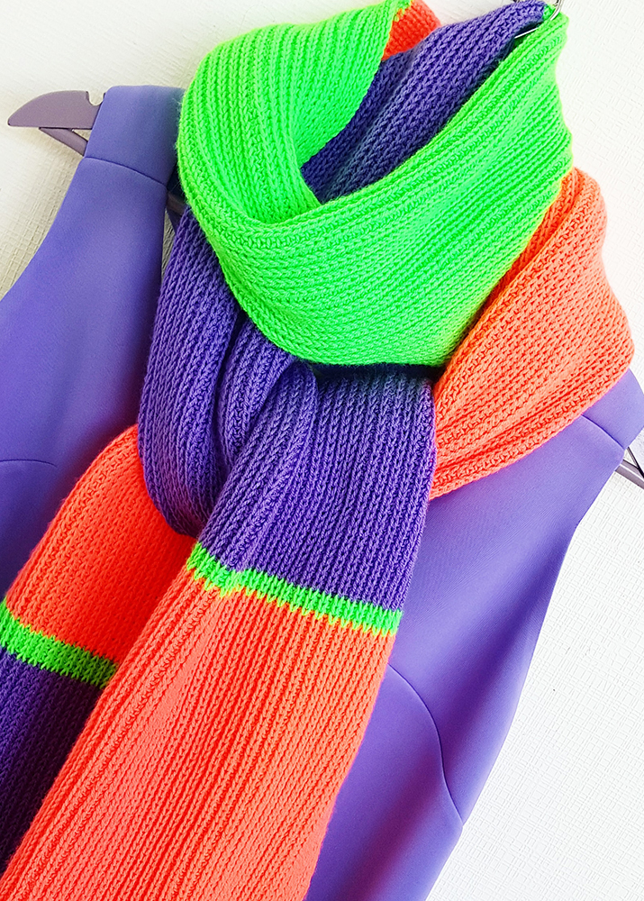 Цветной шарф. Разноцветный шарф. Шарф полосатый разноцветный. Шарф яркий цветной. Яркий полосатый шарф.