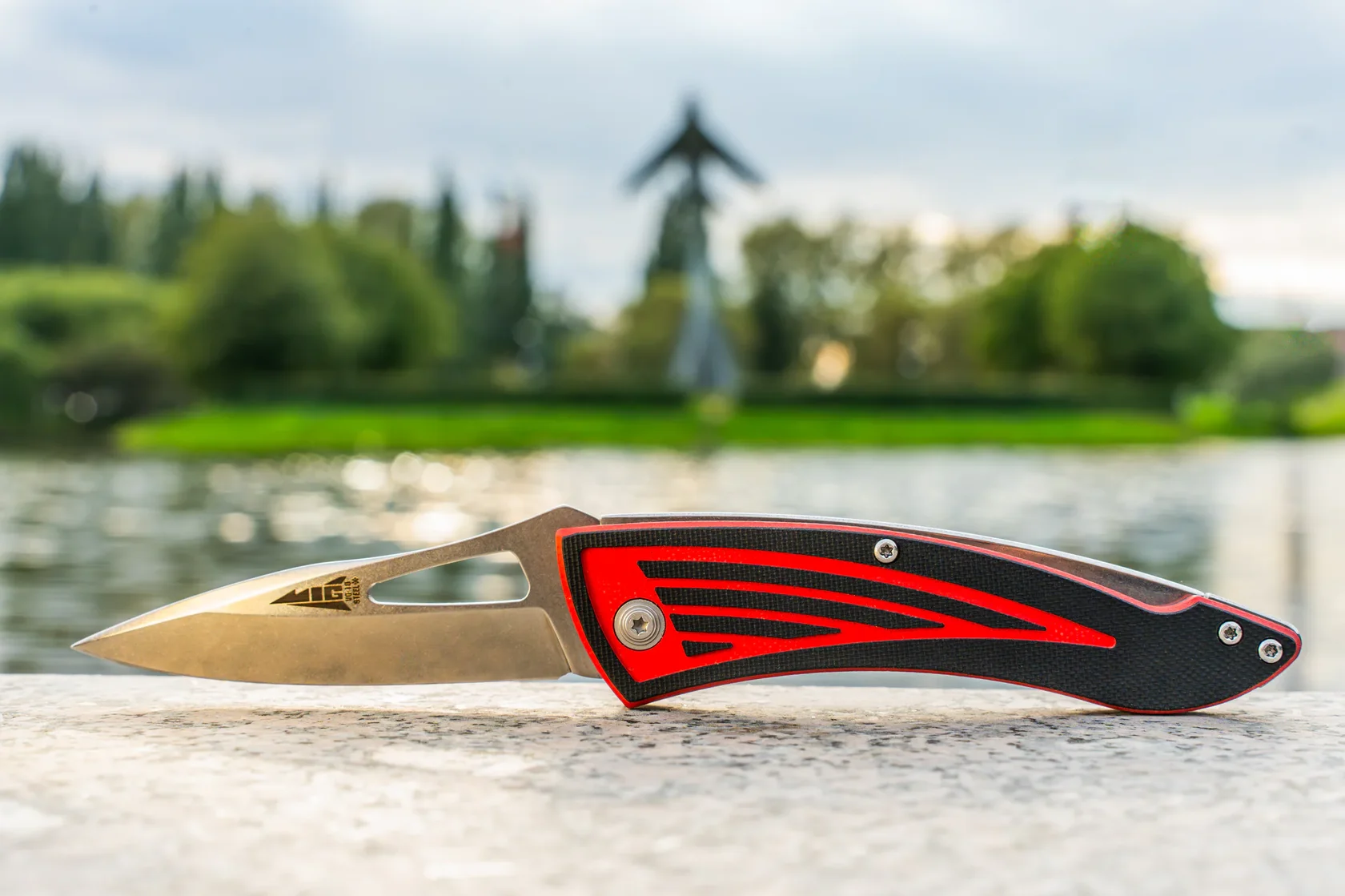 Compact MiG folder in natural light beside the water