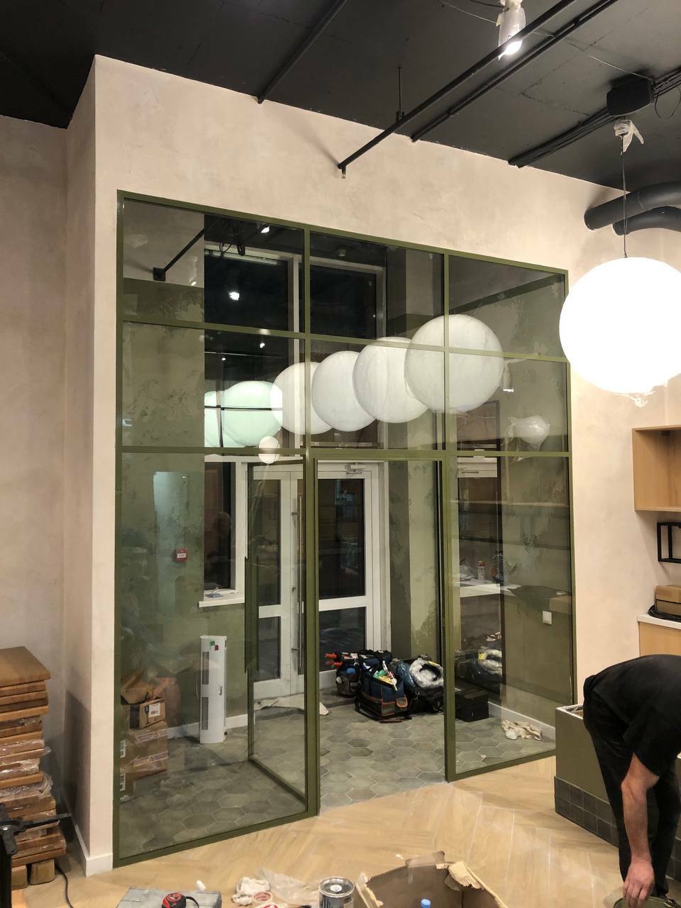 Лофт перегородка в проходной тамбур ресторана, от SSSR LOFT