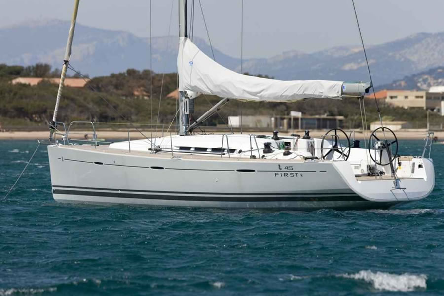 Обзор парусной яхты Beneteau First 45