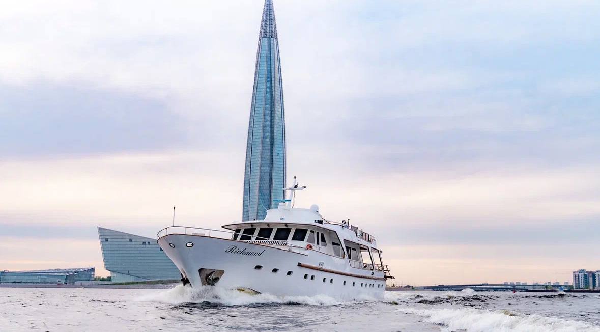 Аренда яхты Benetti 92 до 35 гостей в СПб