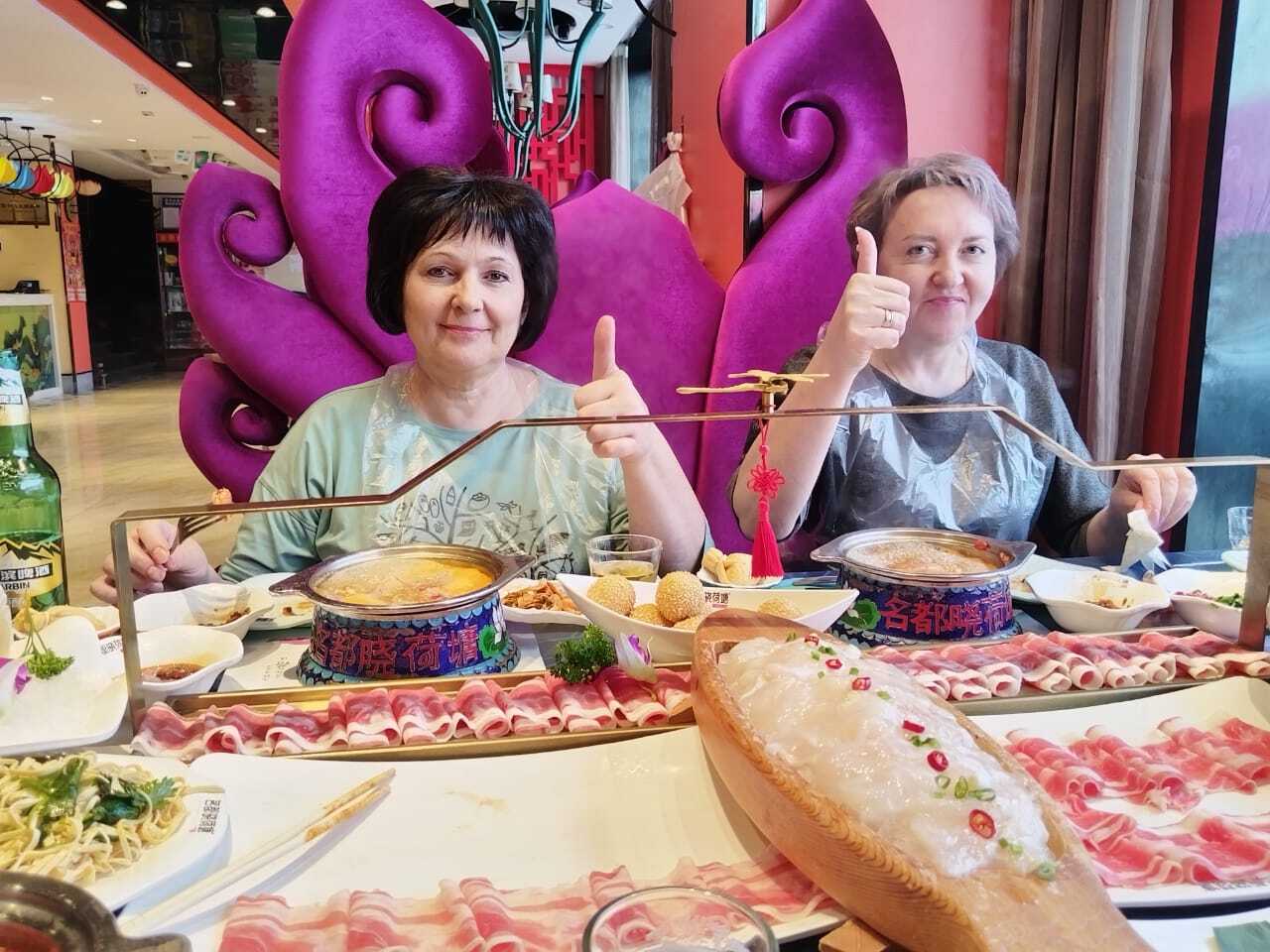 довольные пациенты после лечения зубов в Китае