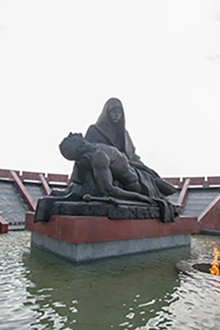 монумент Скорбящая мать