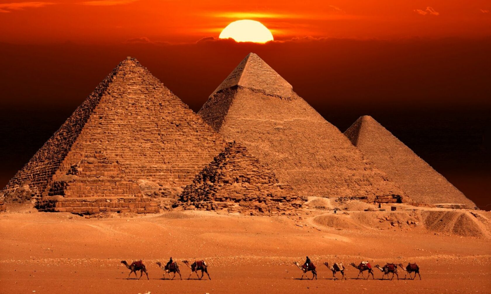Что представляют собой египетские пирамиды. Пирамиды Гиза. Пирамиды на плато Гиза. Египт.