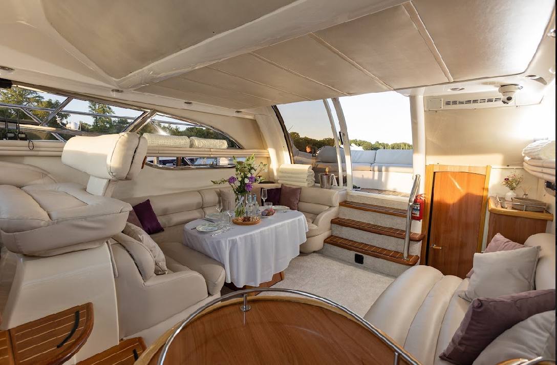 Яхта SeaLine F43 — фото 2 для аренды в СПб