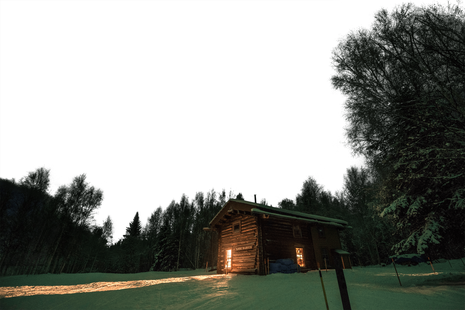 дом, лес, северное сияние