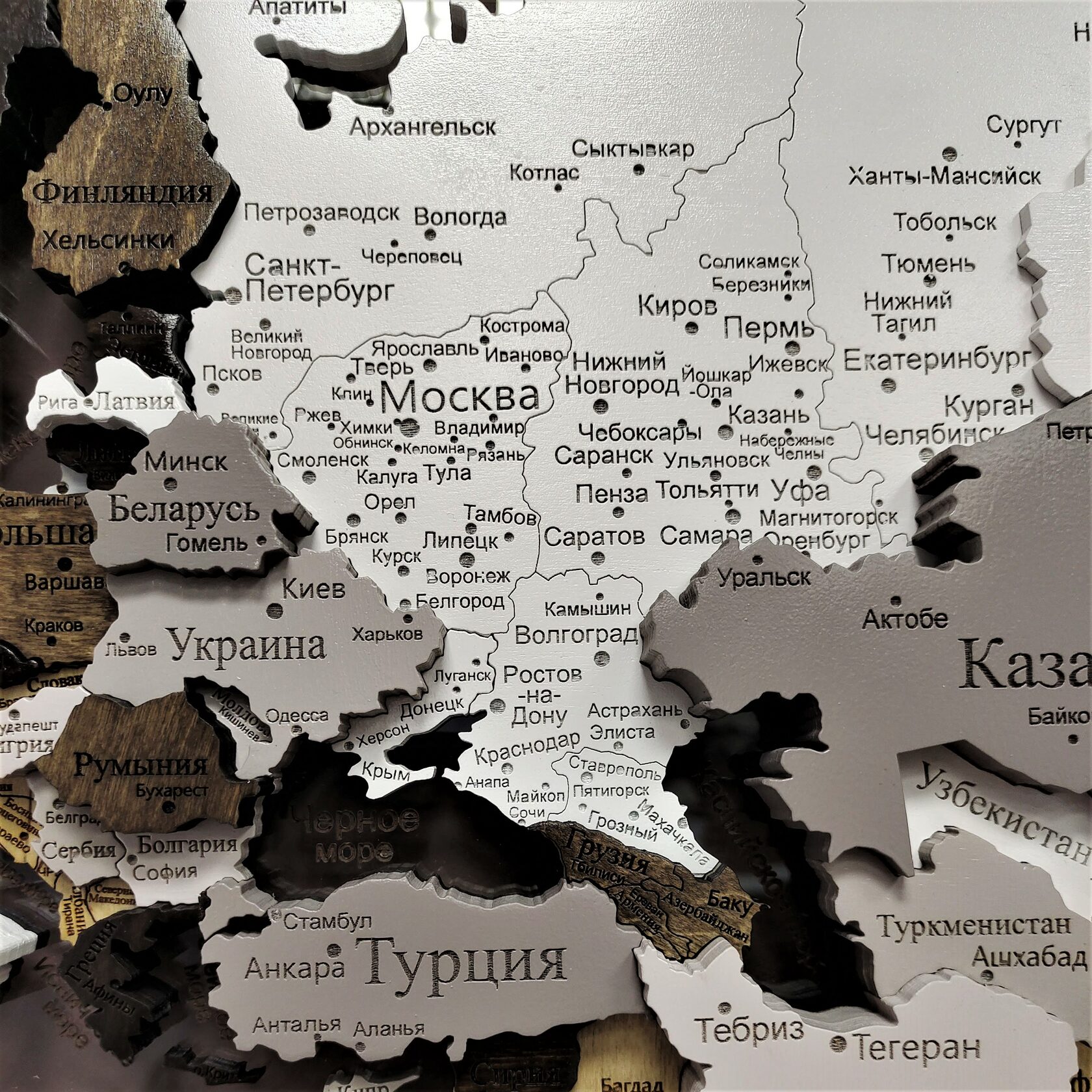 Много карт осу вряд. Где твоя карта. Где твоя карта. Где твоя карта. Интерьерная карта камчатка из дерева.