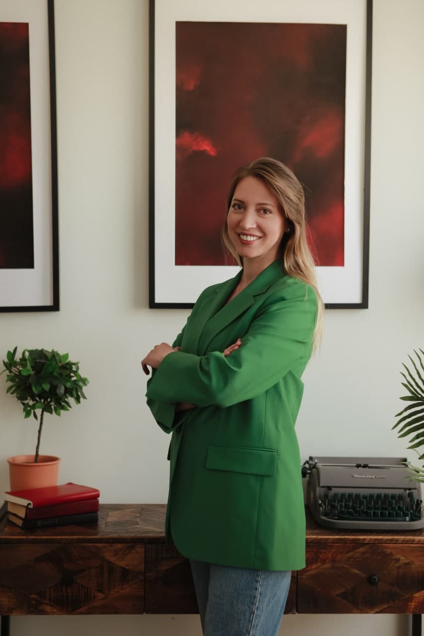 Ирина Колосова создала самые популярные онлайн курсы английского языка. Обучает английскому онлайн по всему миру.