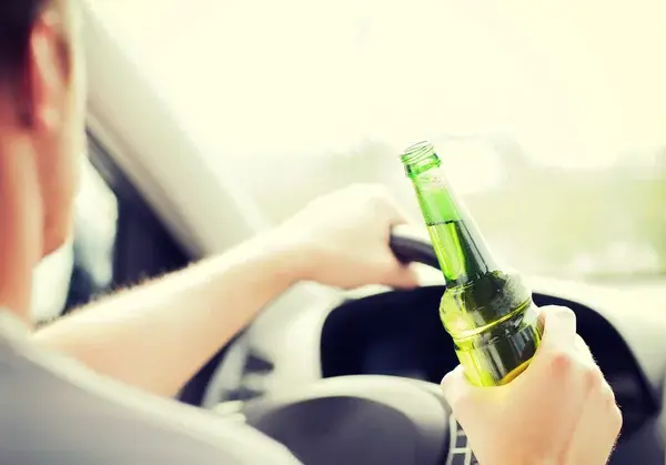 П&amp;#39;яний водій за кермом автомобіля