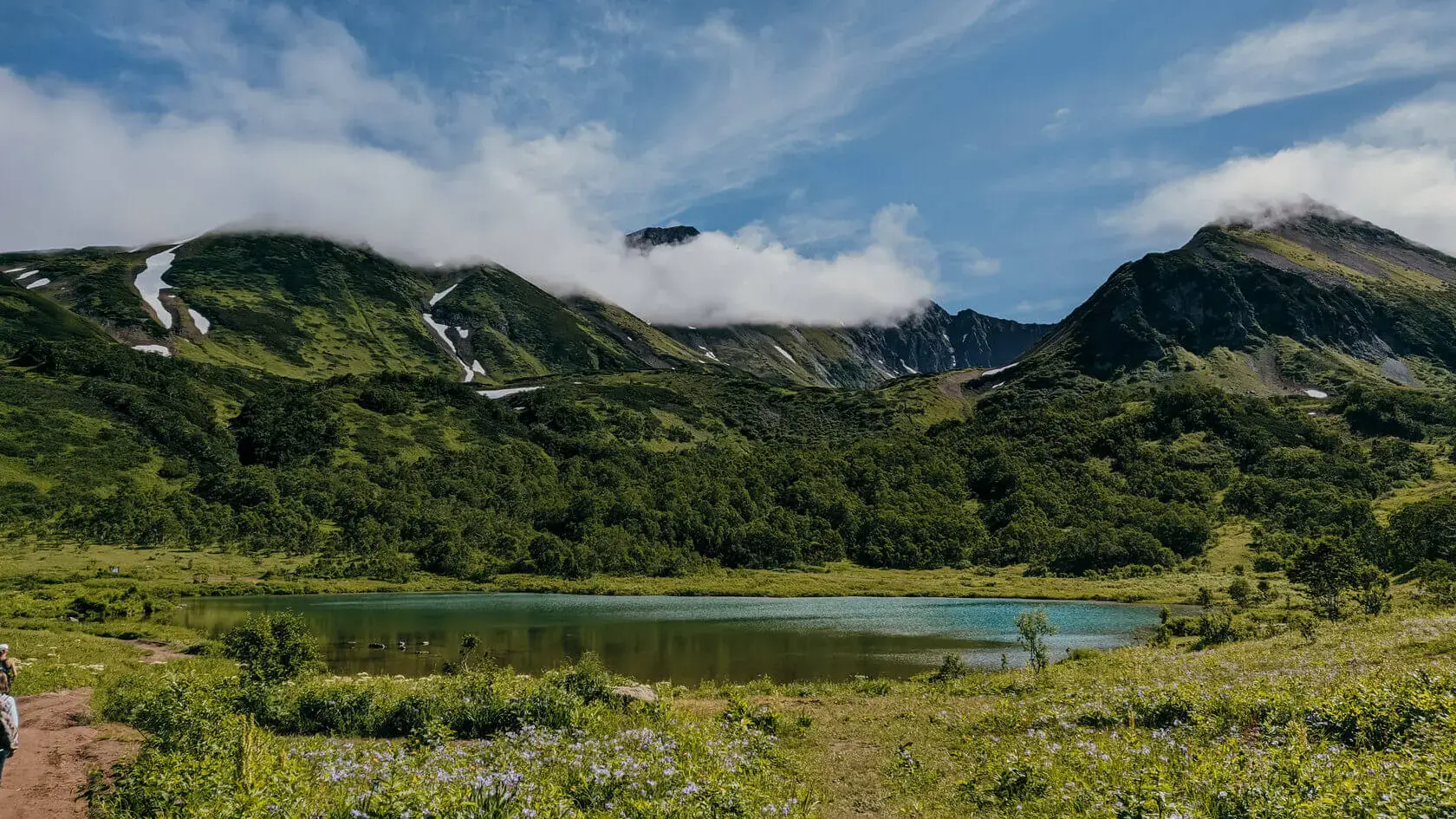 красивое озеро на камчатке