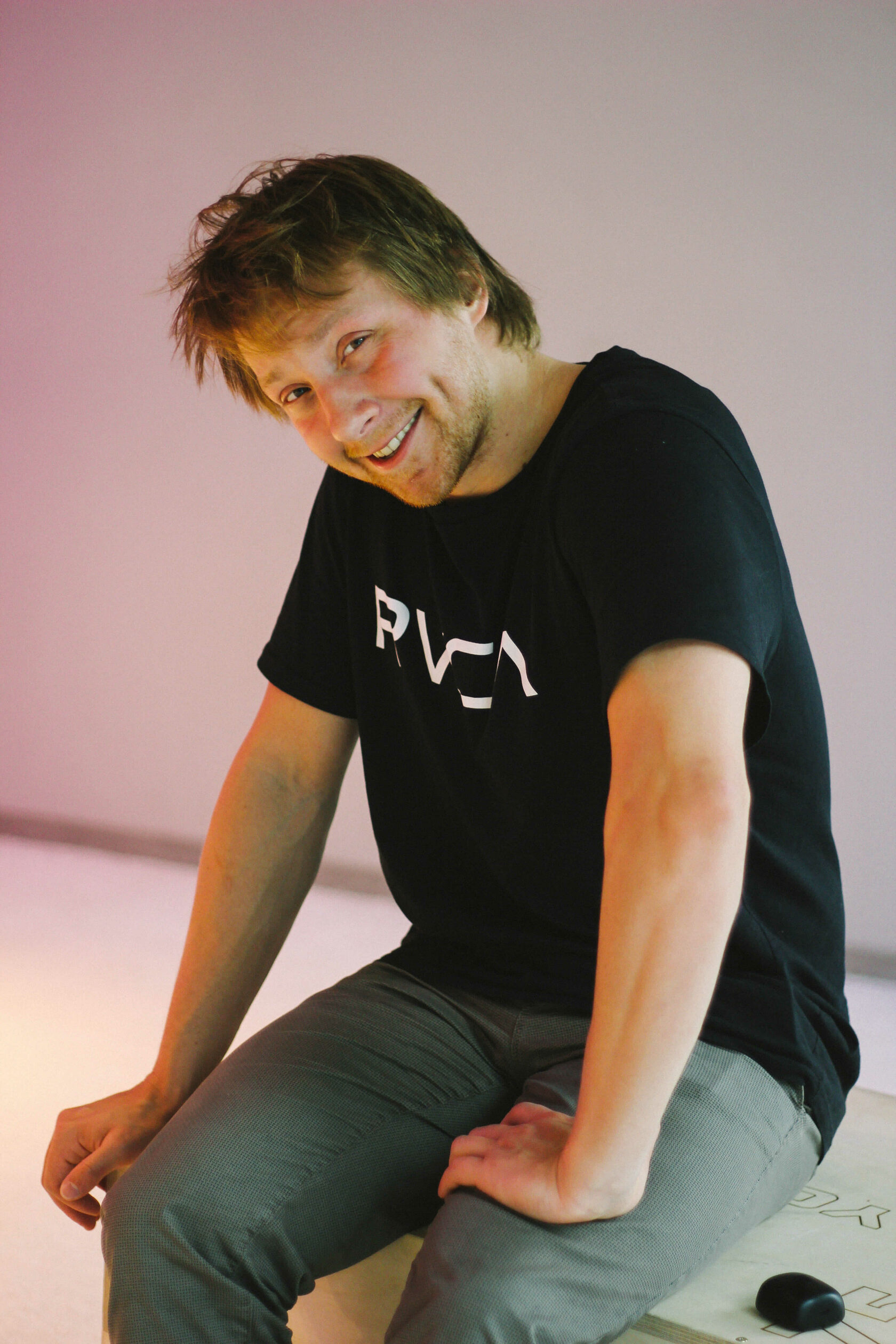 Тренер по сёрфингу Паша Персиянов в SURF BROTHERS Сколково