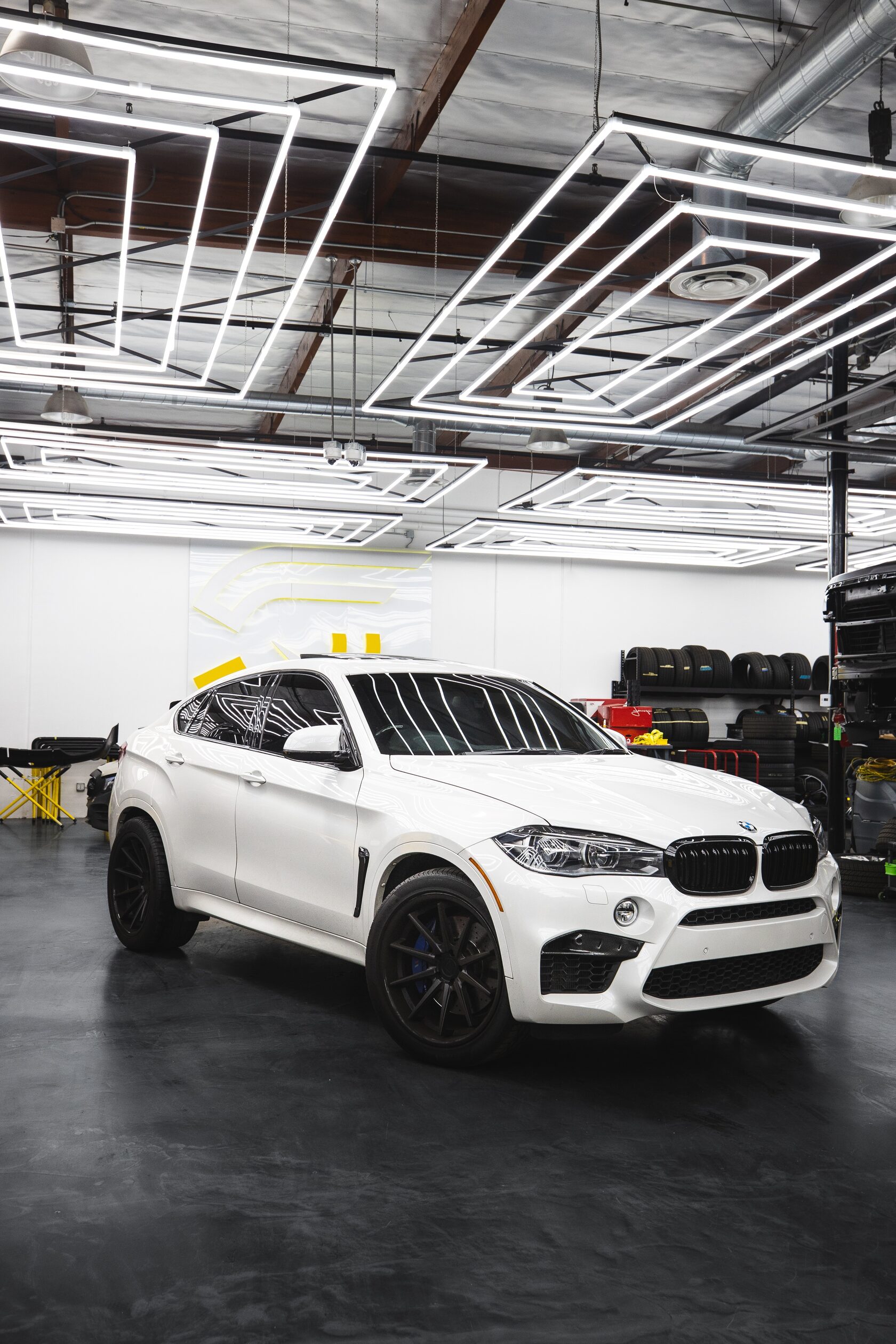 Белая BMW X6