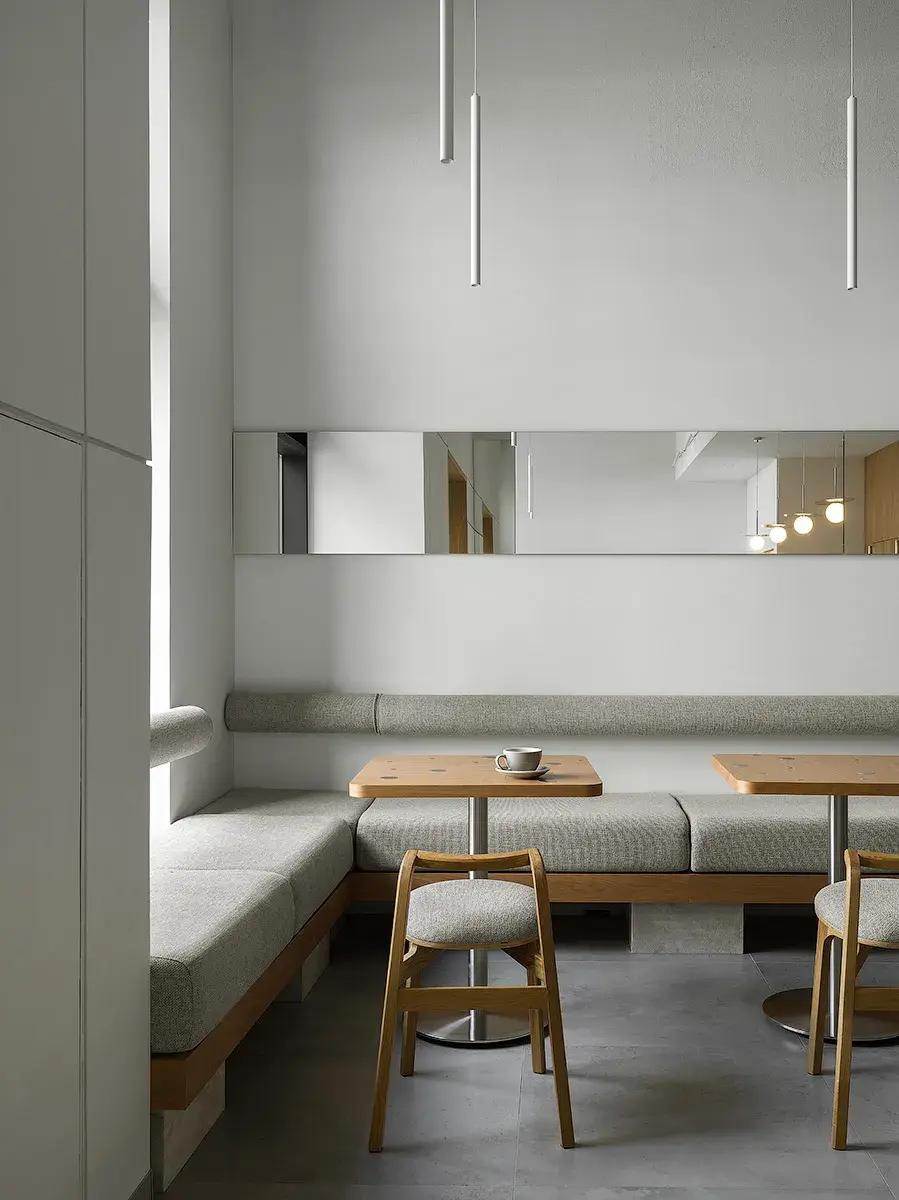 Мебель Подхожу в интерьере кофейни PLAIN от QUADRUM STUDIO