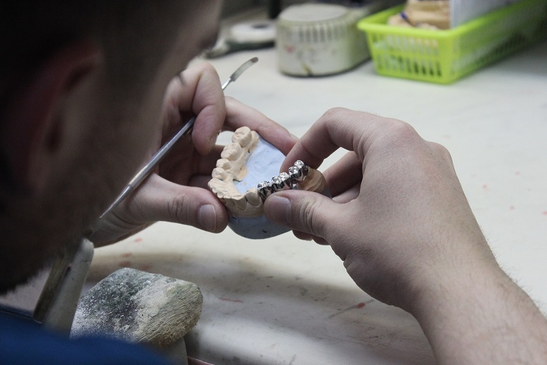 стоматолог ортопед