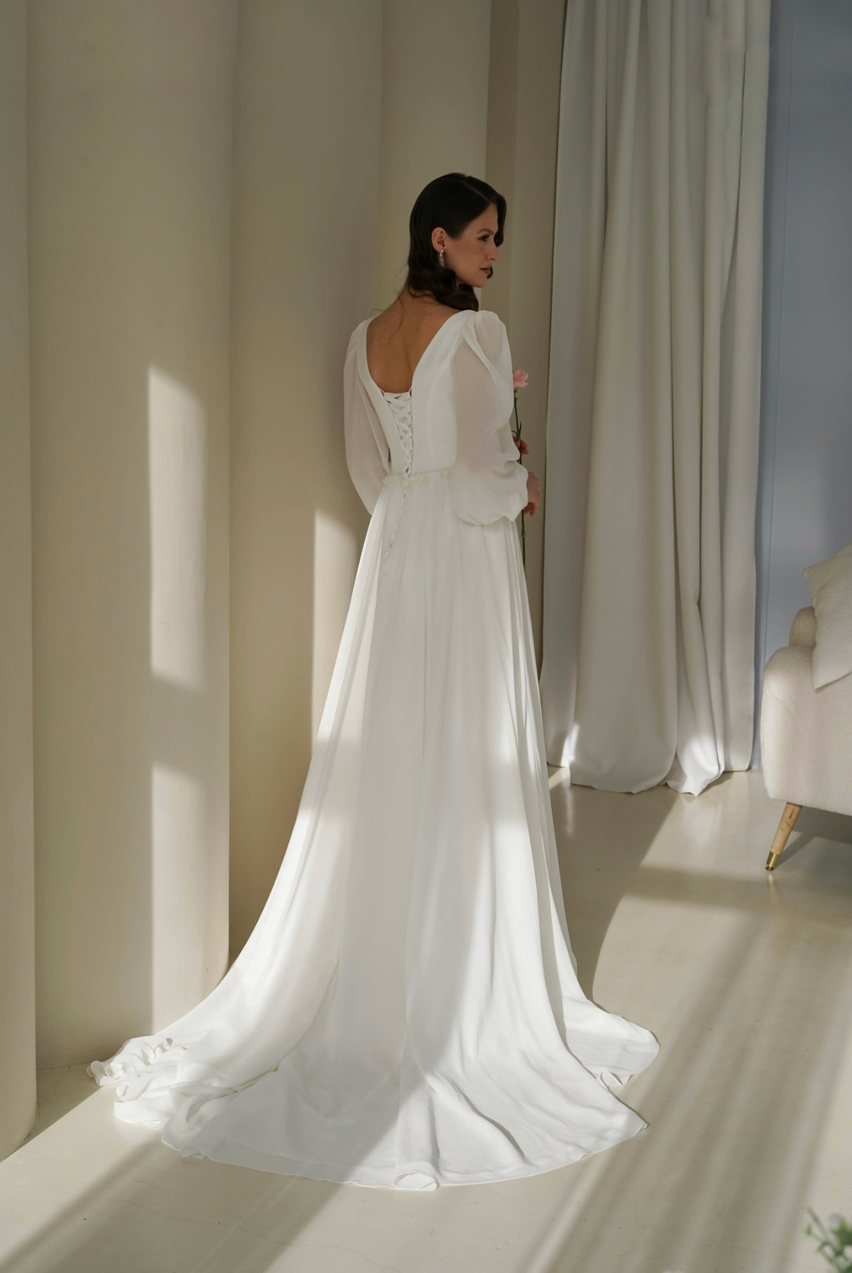 Свадебное платье легкое с небольшим шлейфом Батайск