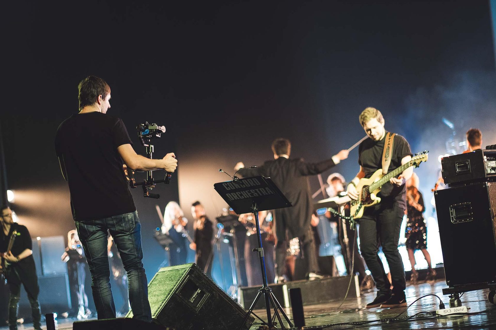 трансляция на экраны концертной площадки