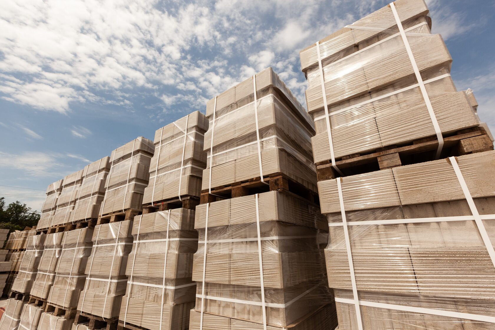 Заборы из готового камня (бетонного блока под камень) в Санкт-Петербурге