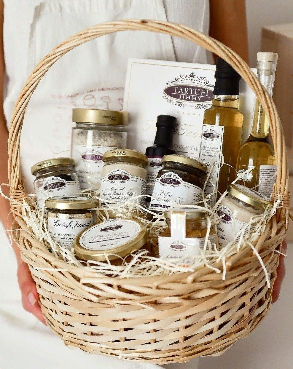 что помимо доставки подарков для итальянских. подарок в итальянском стиле бюджетно. корзина с продуктами в подарок. что помимо доставки подарков для итальянских. что помимо доставки подарков для итальянских.