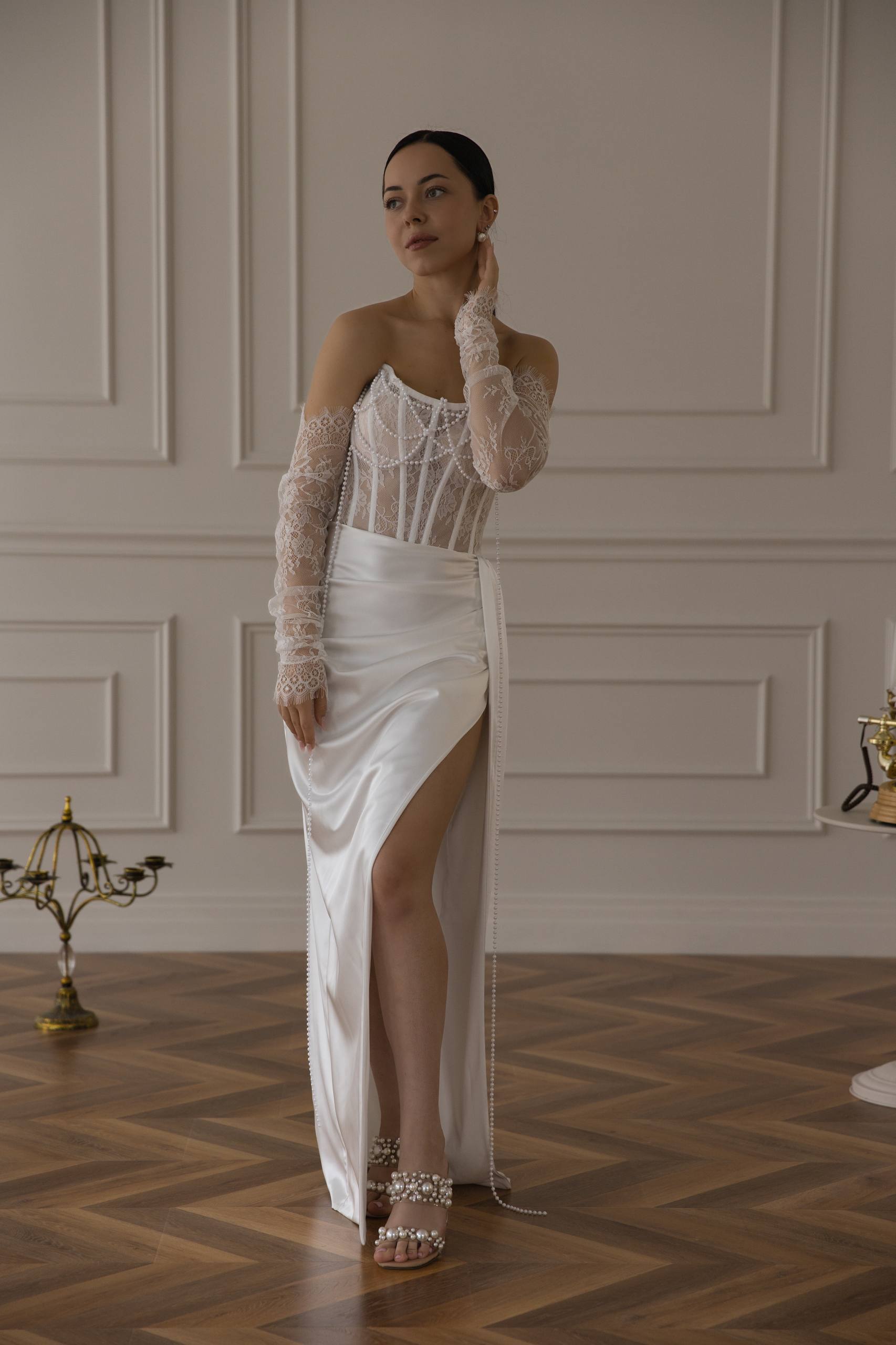 Свадебное платье с полупрозрачным корсетом