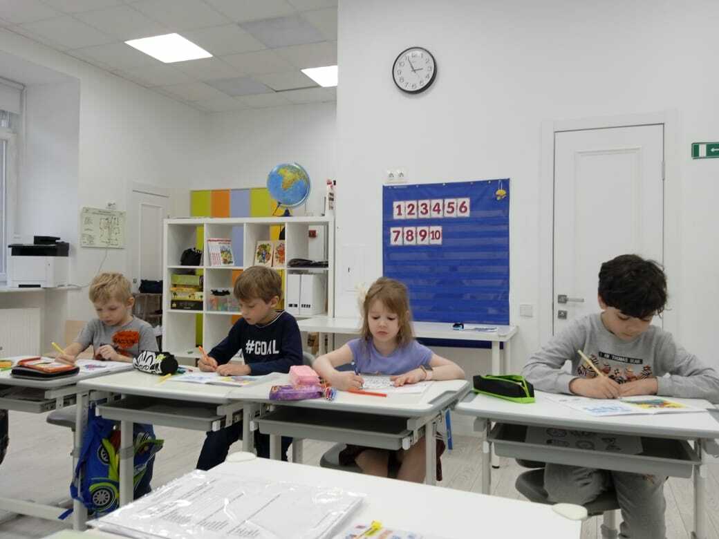 Отзыв частная школа москва. Школа частная Москва Айлон. Школа на Арбате. Lancman School Арбат. Школа софт в Хамовниках.