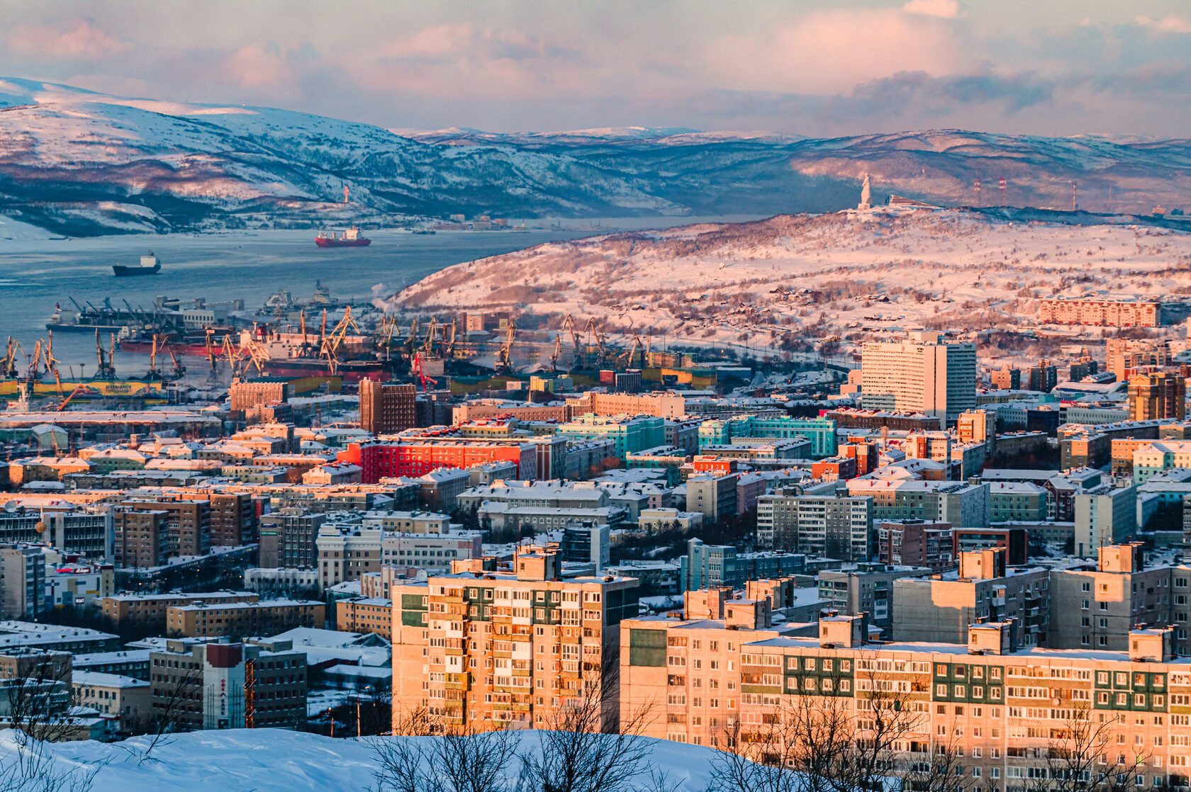 Мурманск время работы. Мурманск. Столица Мурманской области. Мурманск Мурманская область. Город Мурманск города Мурманской области.