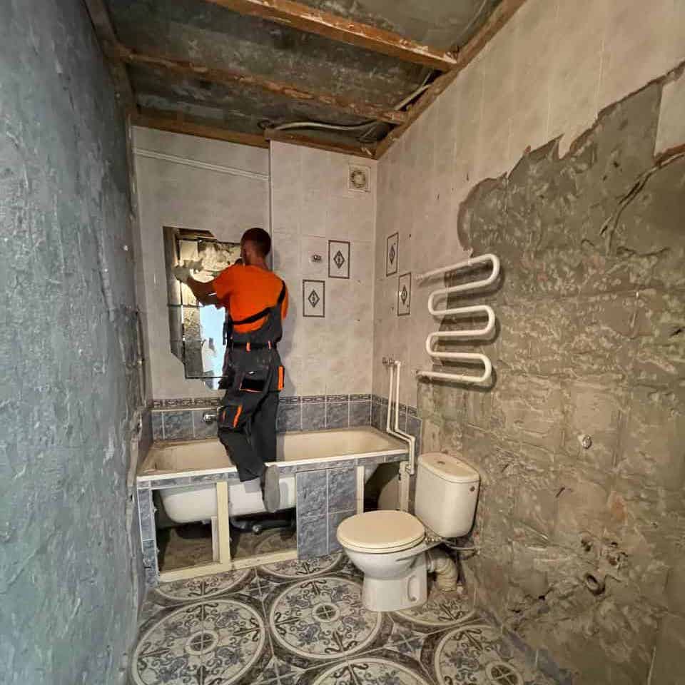 демонтаж плитки в Омске