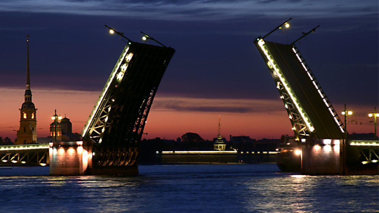 Дворцовый мост - белые ночи и развод мостов